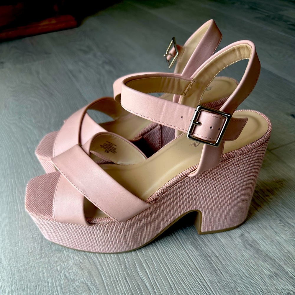 Pink platform sandals by Soda. BNWT size 9.5